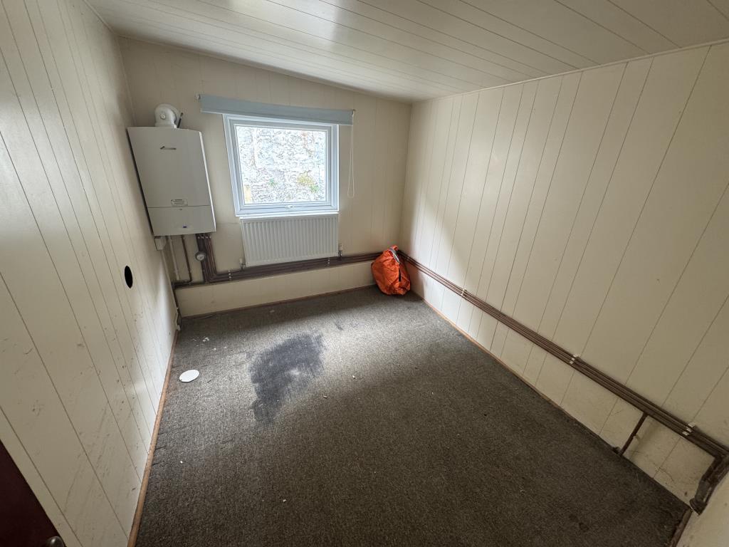 Lot: 142 - COTTAGE FOR IMPROVEMENT - Bedroom